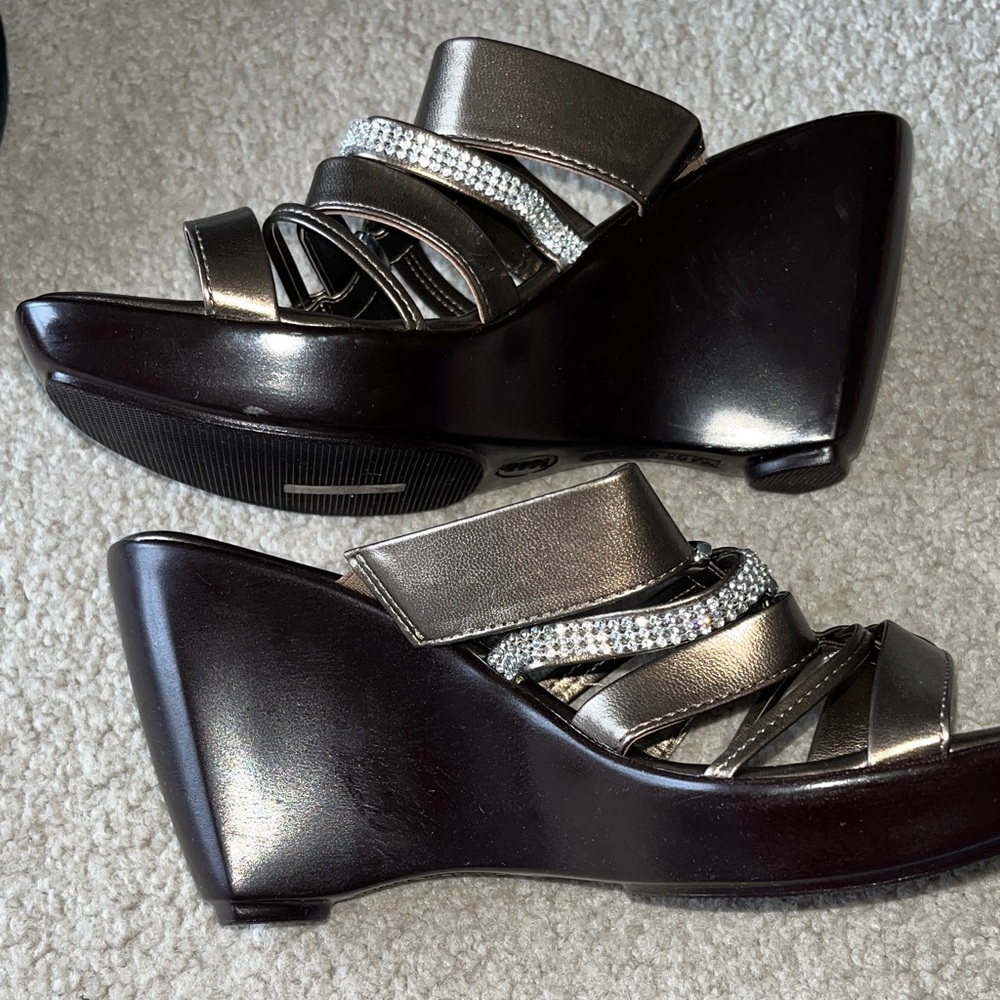 Italian Shoemakers Metallic Bronze Sandals Made in Italy - Picture 3 of 5
